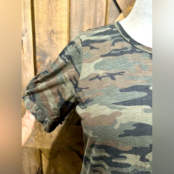 EUC Sanctuary Camo Pattern Puff Sleeve Top Sz L - Picture 6 of 16